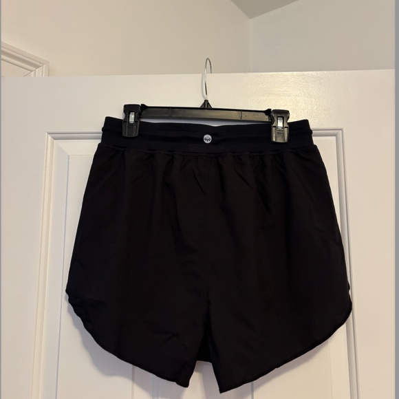 Senita Athletics Madeline Short - Picture 2 of 5